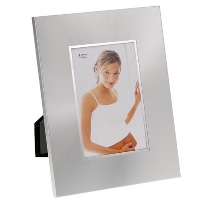 Sleek Photo Frame w/Silver Border (4"x6")